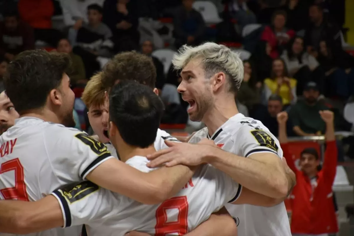 Voleybol: SMS Grup Efeler Ligi