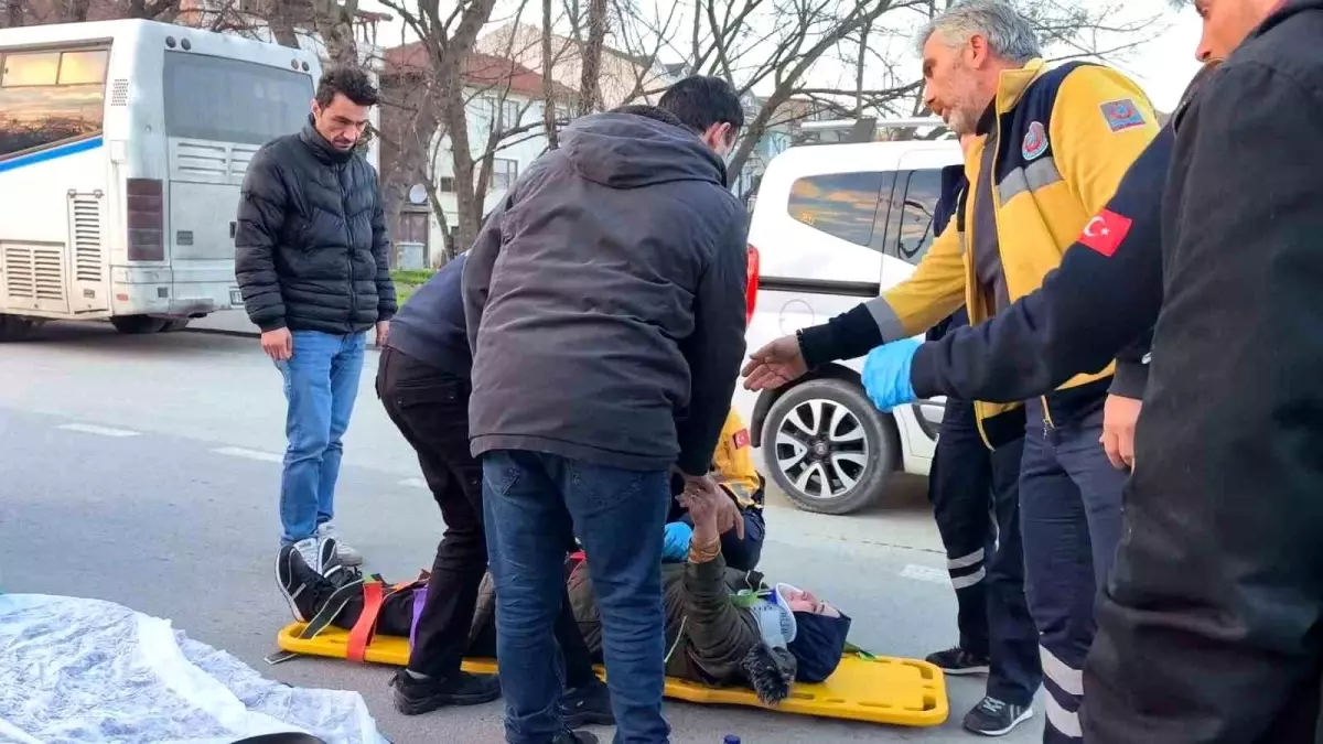 Yaralı motosiklet sürücüsü yaralı annesinin elini tutup moral verdi