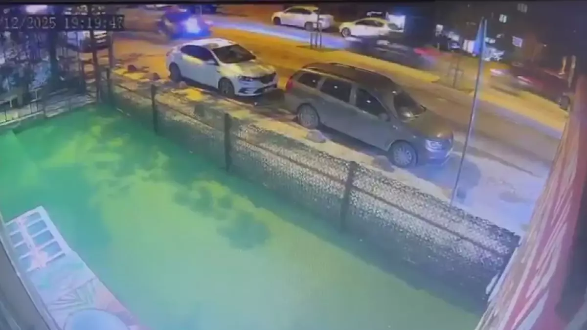 Arnavutköy'de otomobilin çarptığı yaya ağır yaralandı