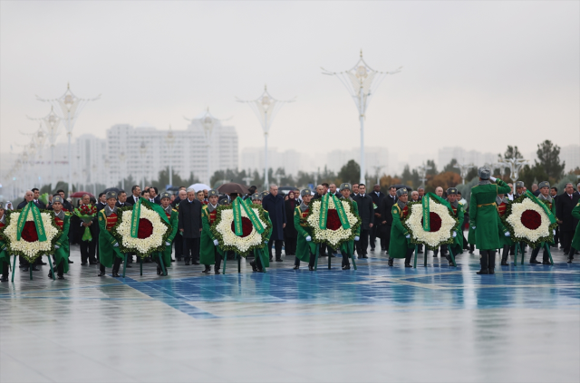 Cumhurbaşkanı Erdoğan Türkmenistan'da! Bir yanında Putin diğer yanında Pezeşkiyan Cumhurbaşkanı Erdoğan Türkmenistan'da! Bir yanında Putin diğer yanında Pezeşkiyan