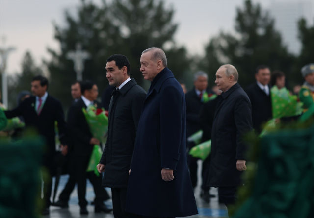Erdoğan'dan Putin'in de katıldığı Türkmenistan'daki zirvede çarpıcı 'savaş' mesajı Erdoğan'dan Putin'in de katıldığı Türkmenistan'daki zirvede çarpıcı 'savaş' mesajı