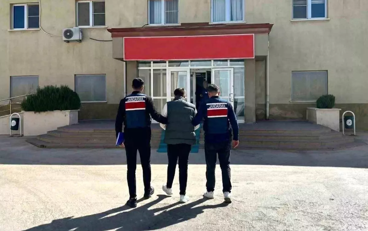 Gaziantep'te 11'er yıl hapis cezasıyla aranan 3 şahsı jandarma yakaladı