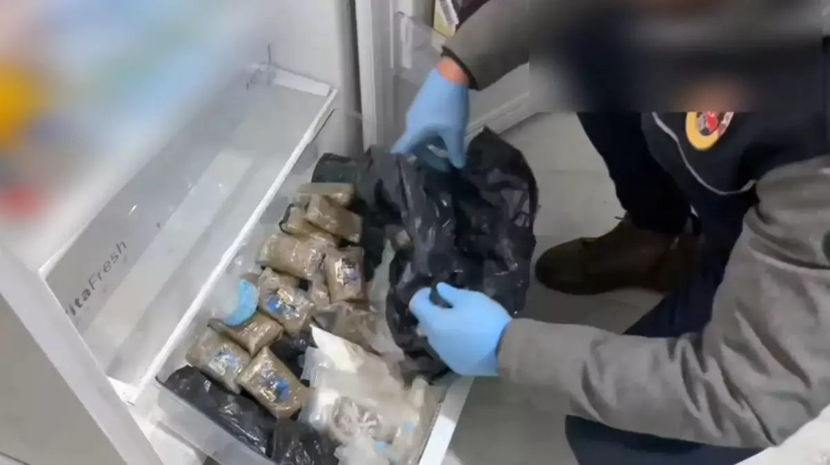 Hollanda'dan uyuşturucu getirip, yılbaşı öncesi satmak istemişler; 2 tutuklama