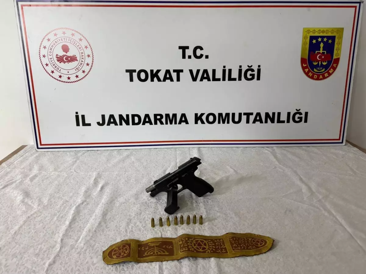 Tokat'ta, üzerinde Davud Yıldızı ve yedi kollu şamdan bulunan kemer ele geçirildi