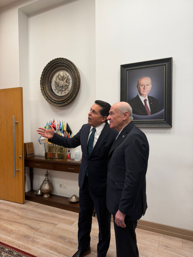 Ахмет Озер посетил Бахчели через месяц после освобождения! Его записка также имеет значение