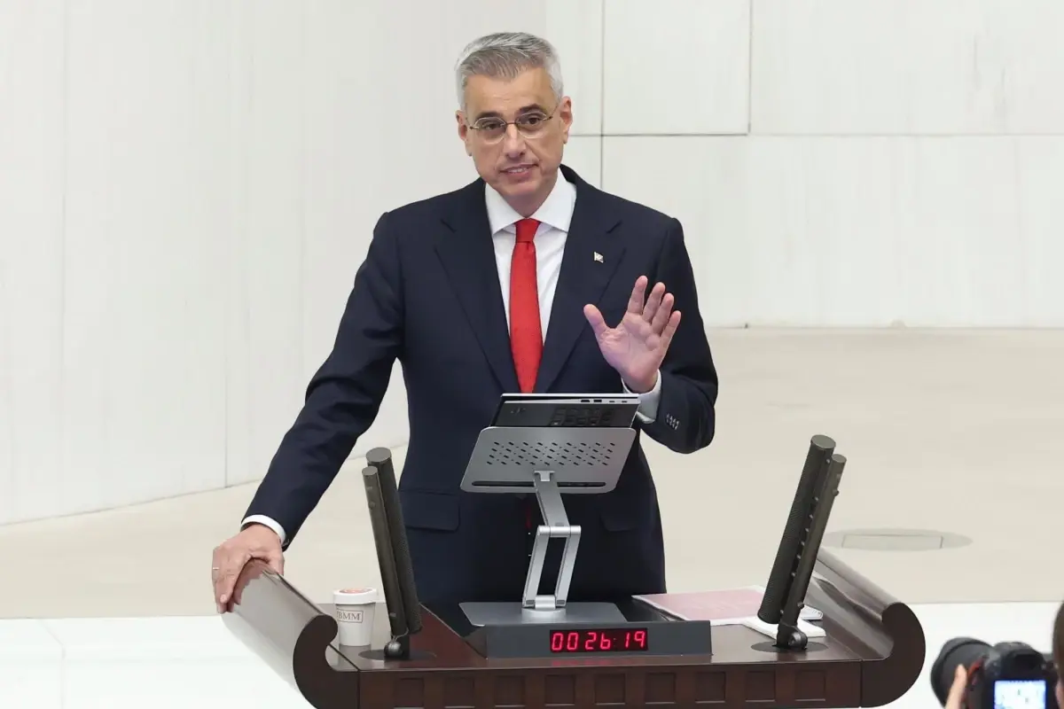 Bakan Memişoğlu: Hekimlerimizin iyi hal belgesi alıyor olmaları, yurt dışına gittikleri anlamına gelmez