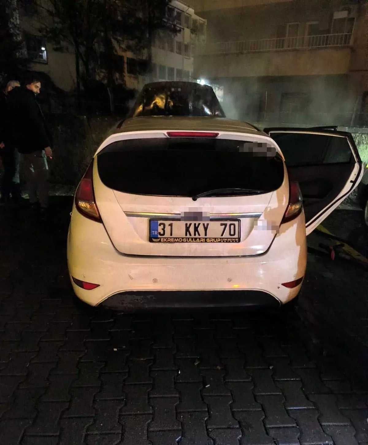 Batman'da park halindeki otomobil yandı