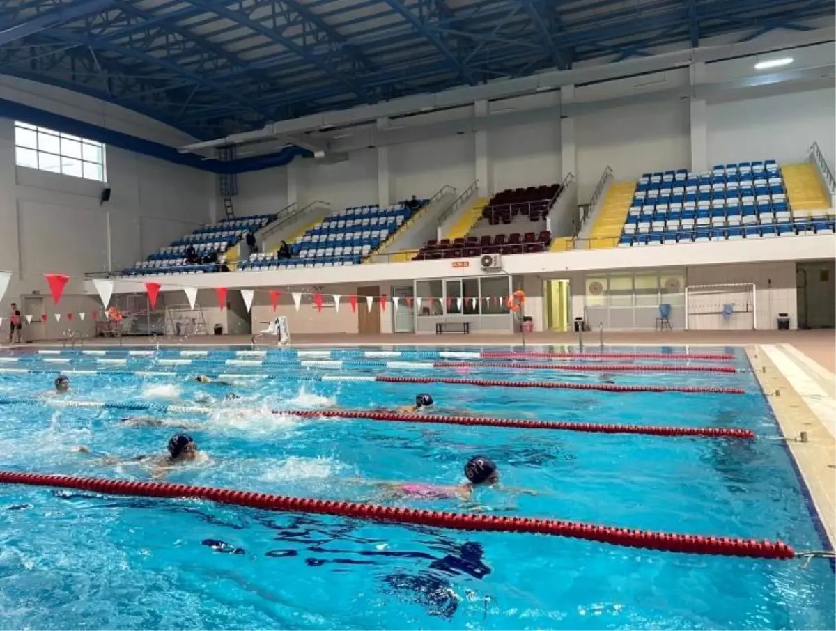 Bilecik'te yüzme havuzunda yoğun antrenman mesaisi