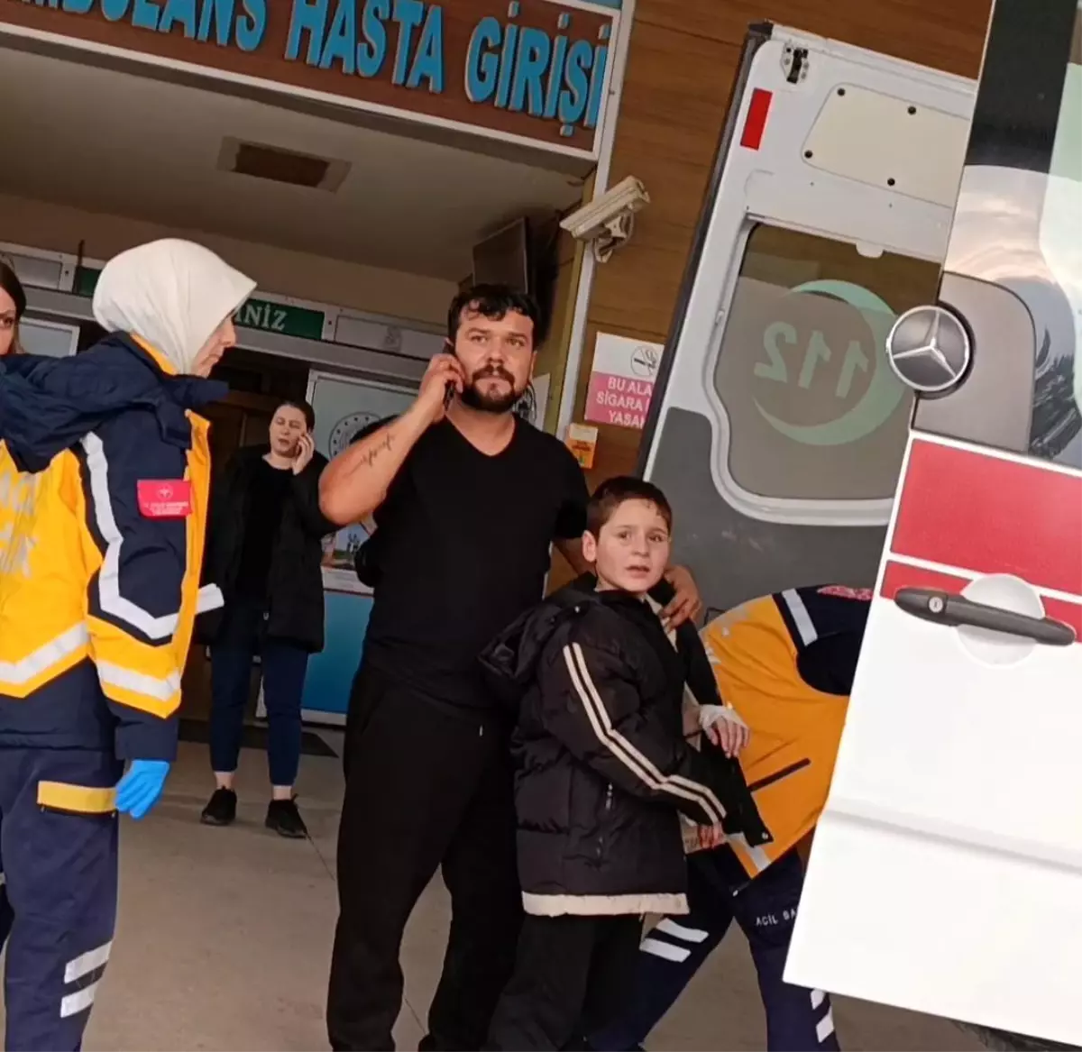 Bursa'da nacakla oynayan çocuğun parmağı kopma noktasına geldi