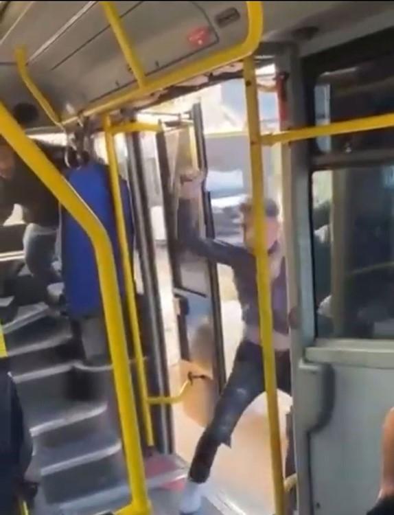 bursa da satirli saldirgan gozaltina alindi 19353746 177 m