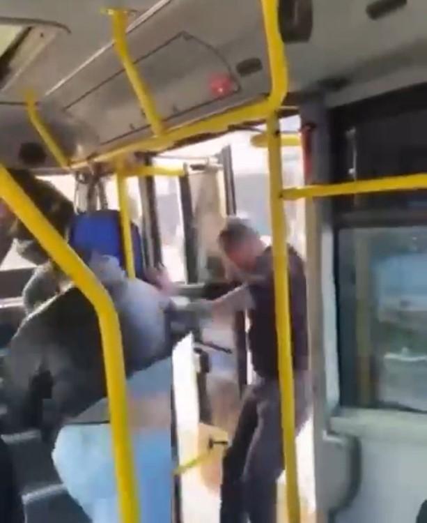 bursa da satirli saldirgan gozaltina alindi 19353746 7520 m