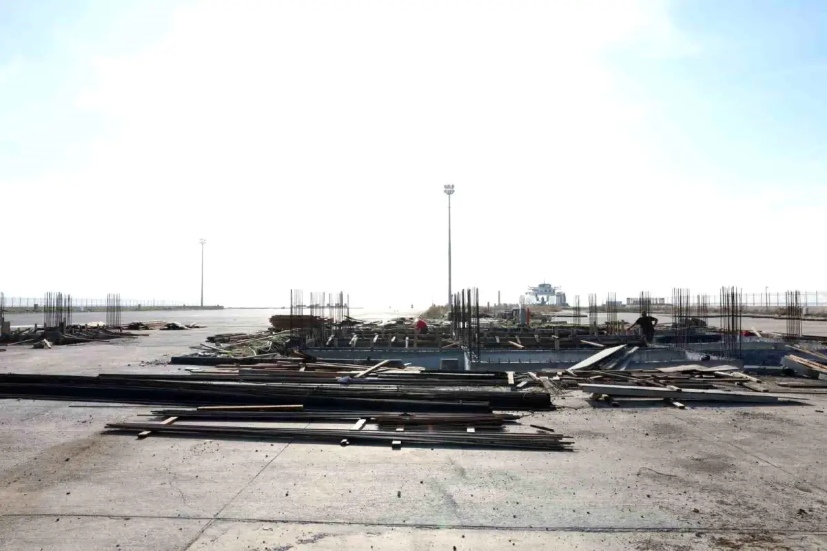 Gelibolu'da inşa edilecek yeni feribot iskelesi incelendi