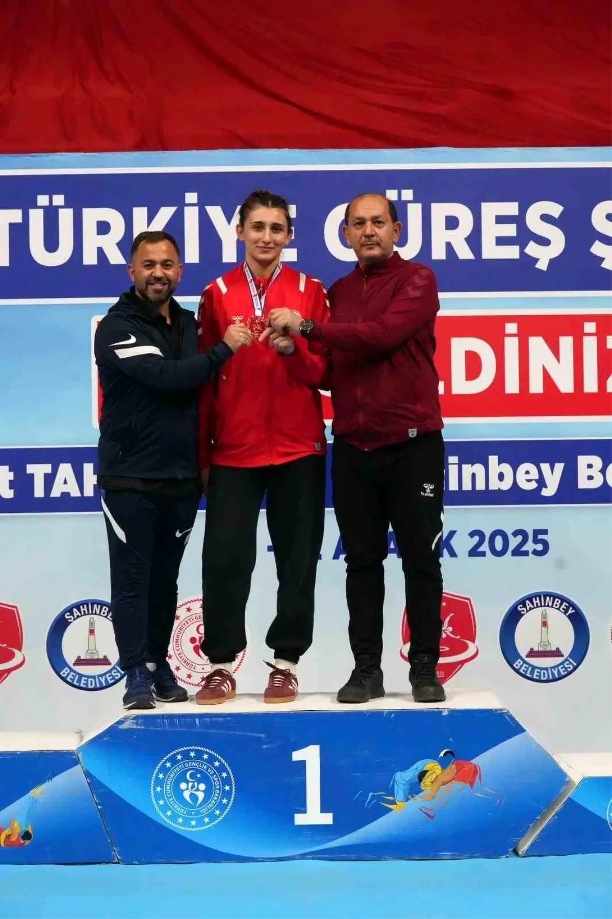 Güreşte Elmira Yasin Türkiye Şampiyonu oldu