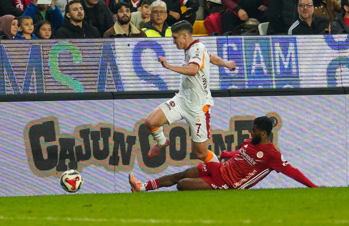 Galatasaray, Antalyaspor'u Deplasmanda 4-1 Mağlup Etti