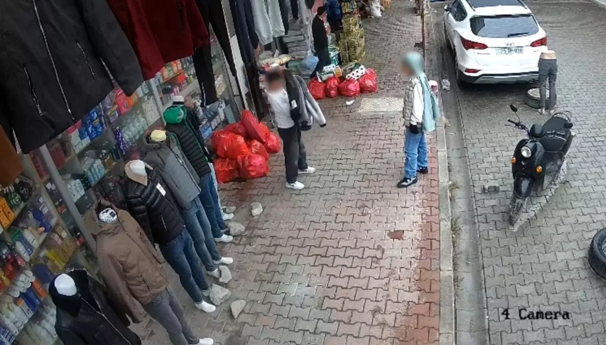 Iğdır'da giyim mağazasından çocukların hırsızlığı kamerada