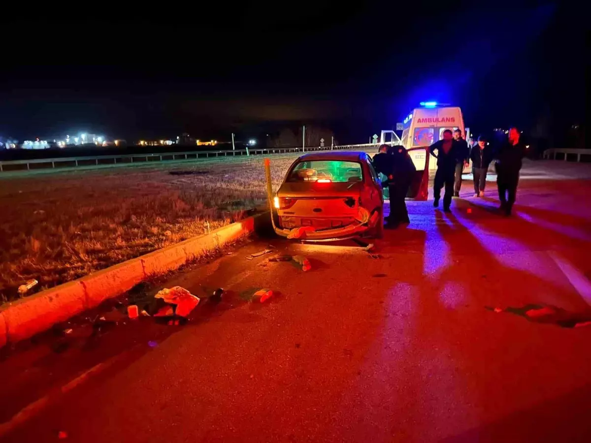 Kırmızı ışık ihlali kazaya sebep oldu: O anlar kamerada