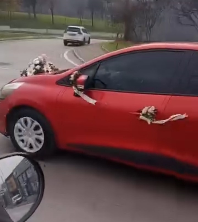 kocasindan bosanan kadinin aracini goren saskina 19355271 5977 m