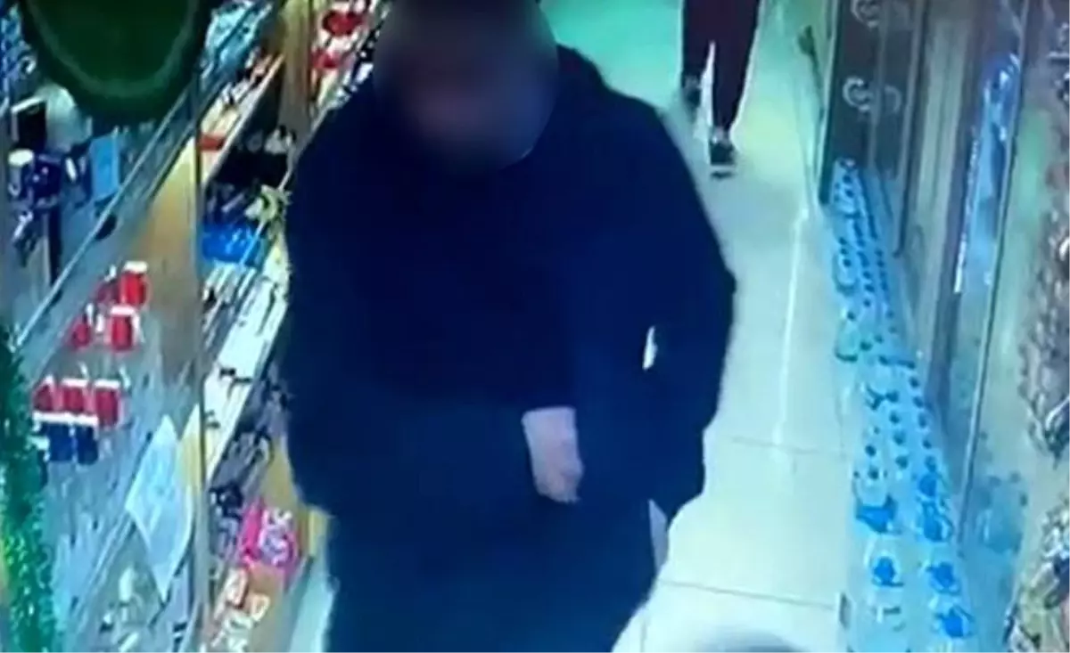 Marketten alkollü içecek çalan şahıs kameraya yakalandı