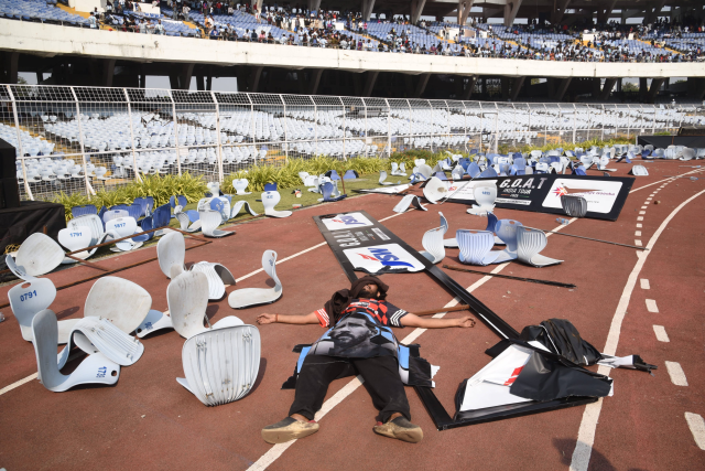 Инцидент на мероприятии, в котором участвовал Месси в Индии! Тысячи человек выбежали на поле, организатор арестован