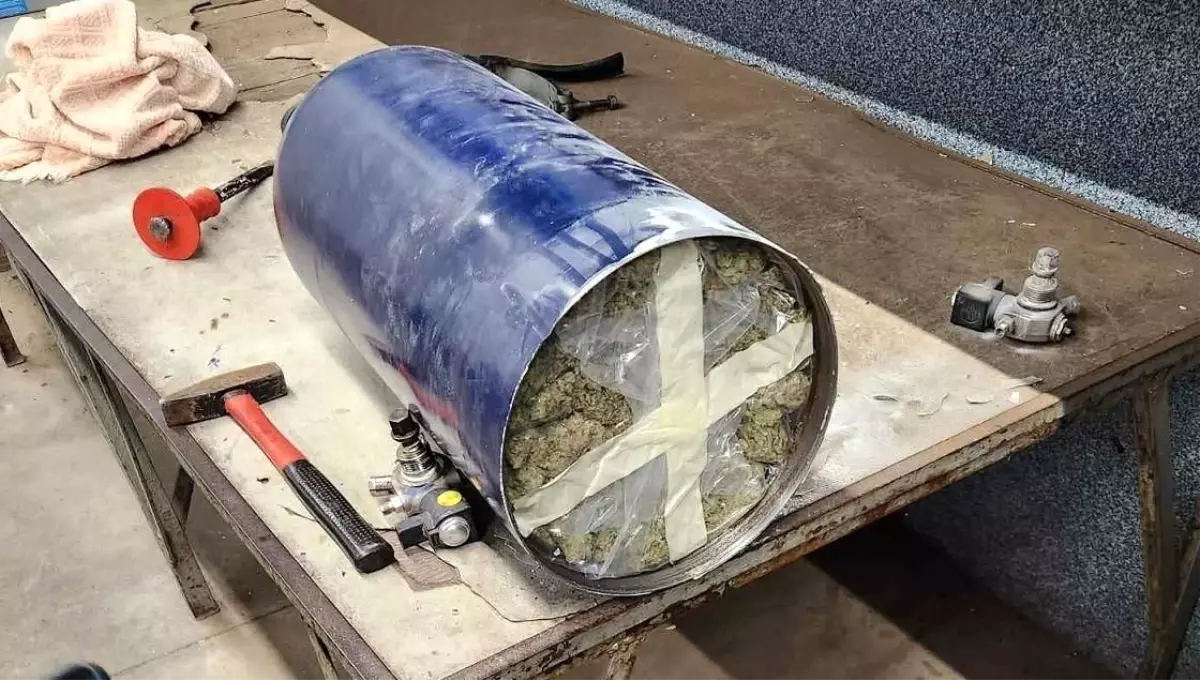 Oto gaz tüplerine gizlenen 70 kilo esrar yakalandı