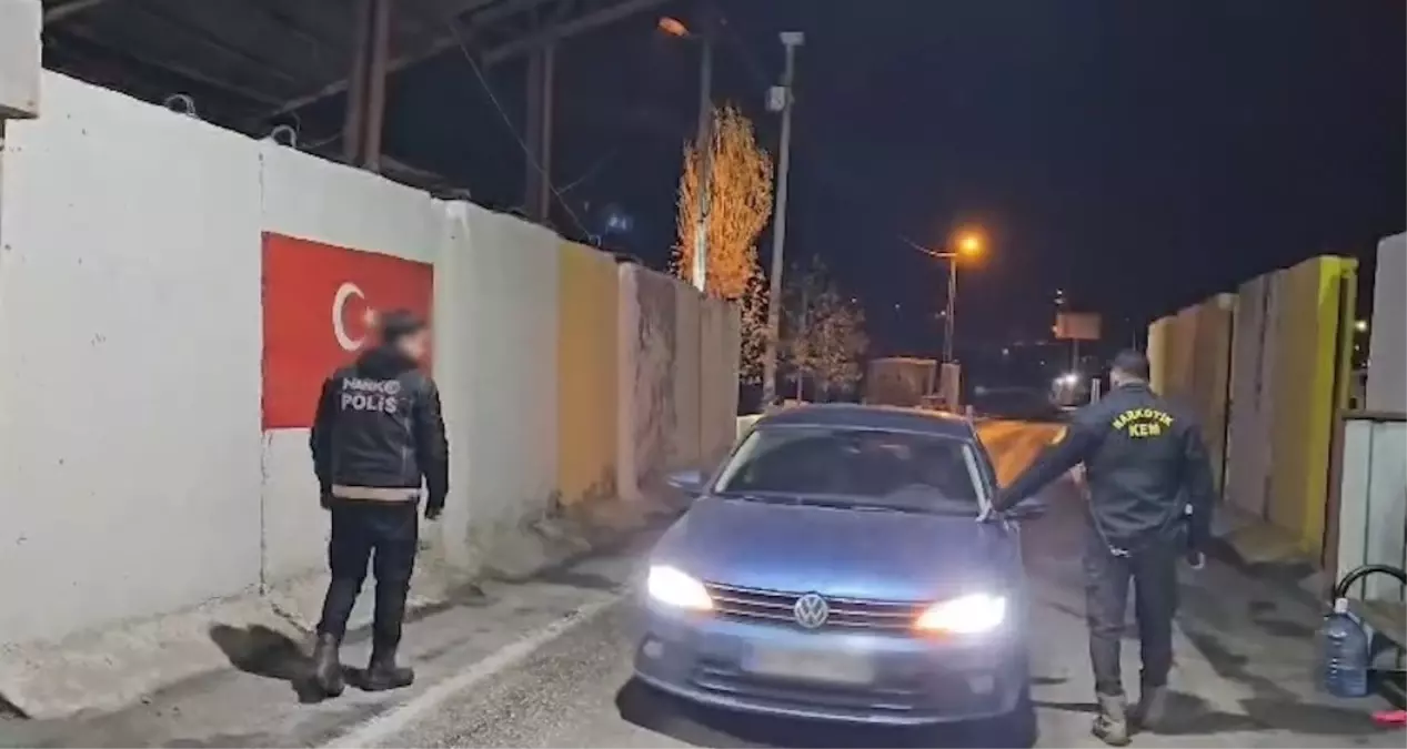Bitlis'te Otomobilde Uyuşturucu Ele Geçirildi: 2 Tutuklama