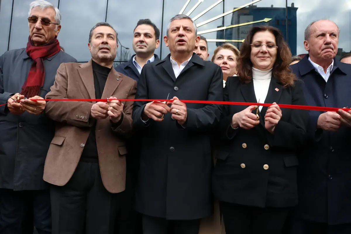 CHP Genel Başkanı Özgür Özel, Partisinin İl Binasının Açılışını Yaptı