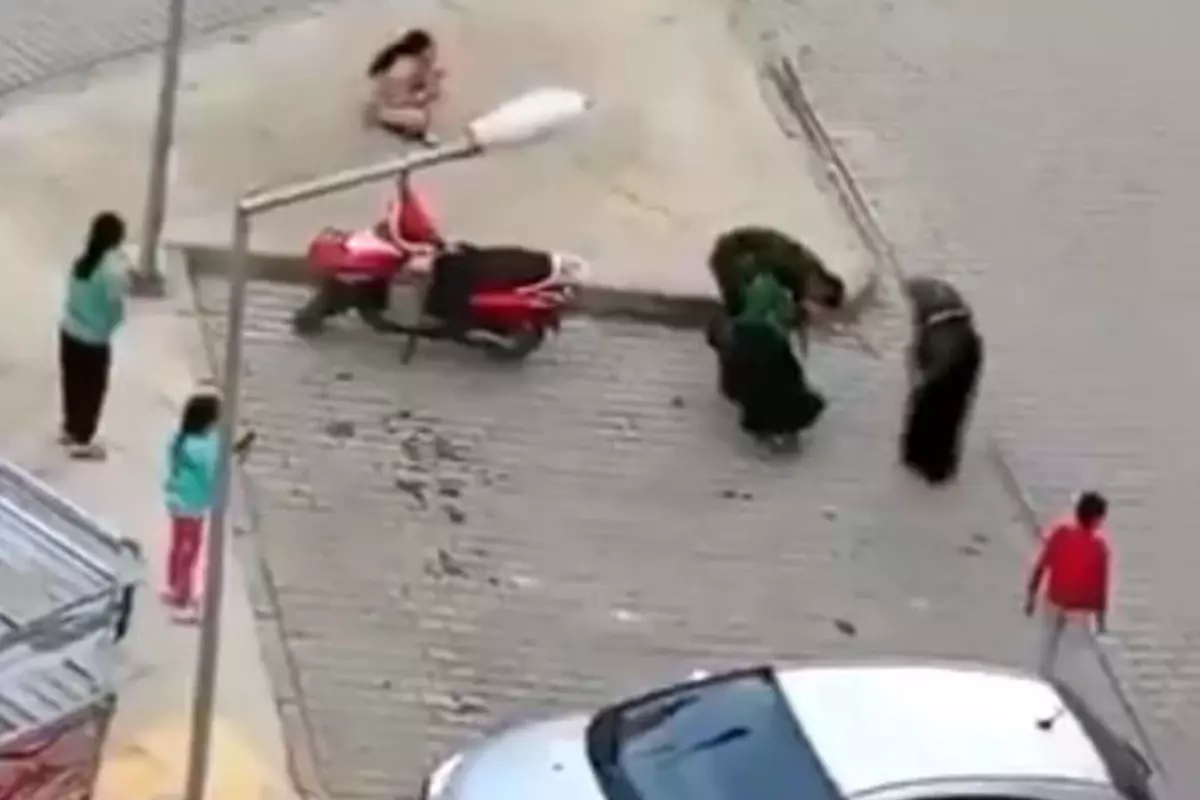 Tartıştığı ailenin kaçmaya çalışan 6 yaşındaki oğlunu bıçakladı