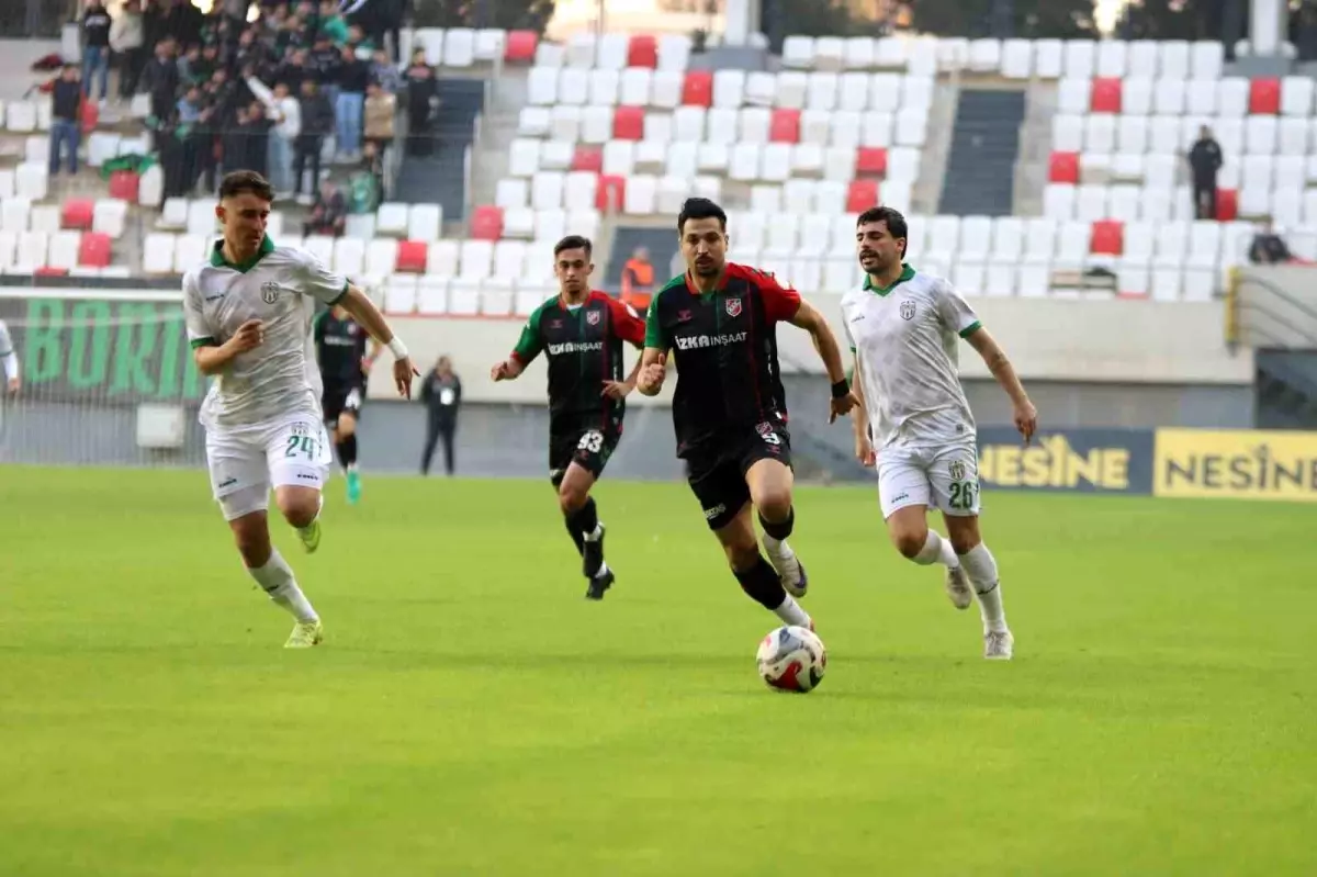 TFF 3. Lig: Karşıyaka: 3 Bornova 1877: 1