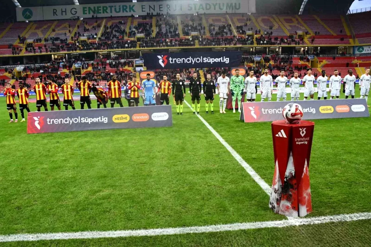 Trendyol Süper Lig: Kayserispor: 0 Alanyaspor: 0 (İlk yarı)