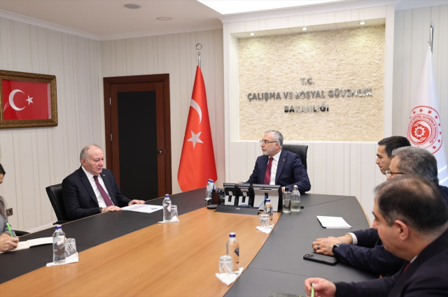 تم الكشف عن طلب الحد الأدنى للأجور في ظرف ترك-إيش المغلق