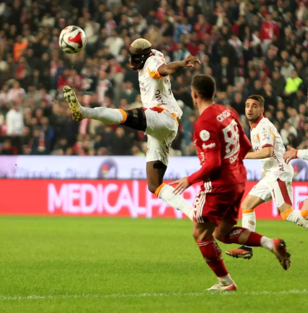 Victor Osimhen ligde 6. golünü attı