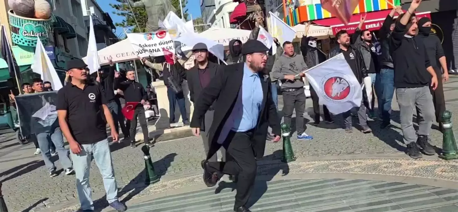 Antalya'da muhalif görüşlü gruplar arasında tartışma