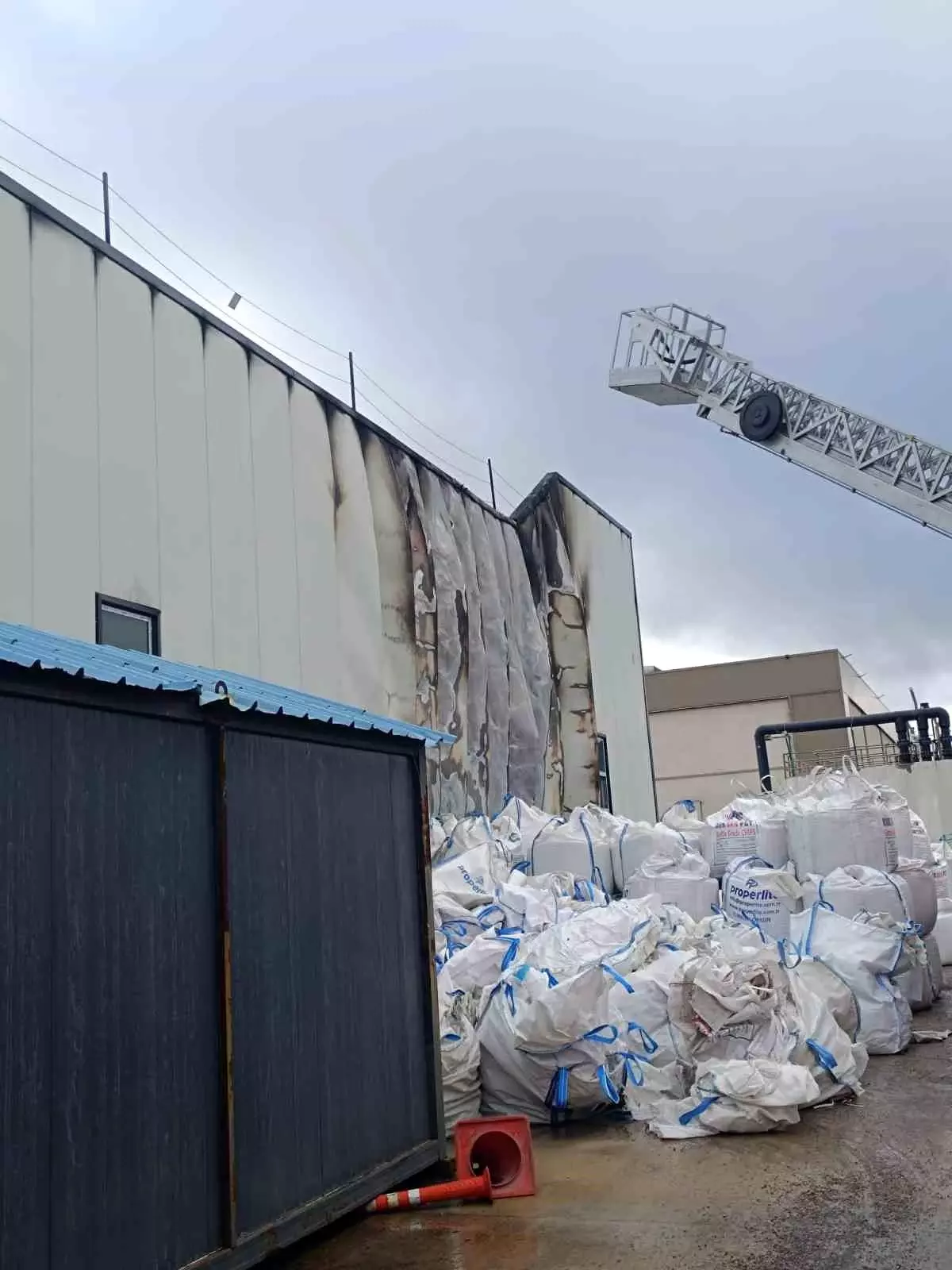 Bolu'da fabrika yangını büyümeden söndürüldü