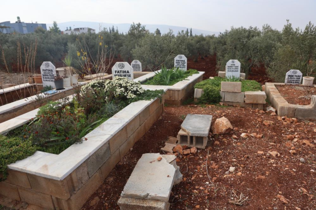 In this neighborhood, everyone has the same surname! They started using nicknames to avoid confusion