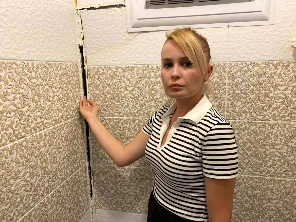 Çatlaklar oluşan evde diken üstünde hayat