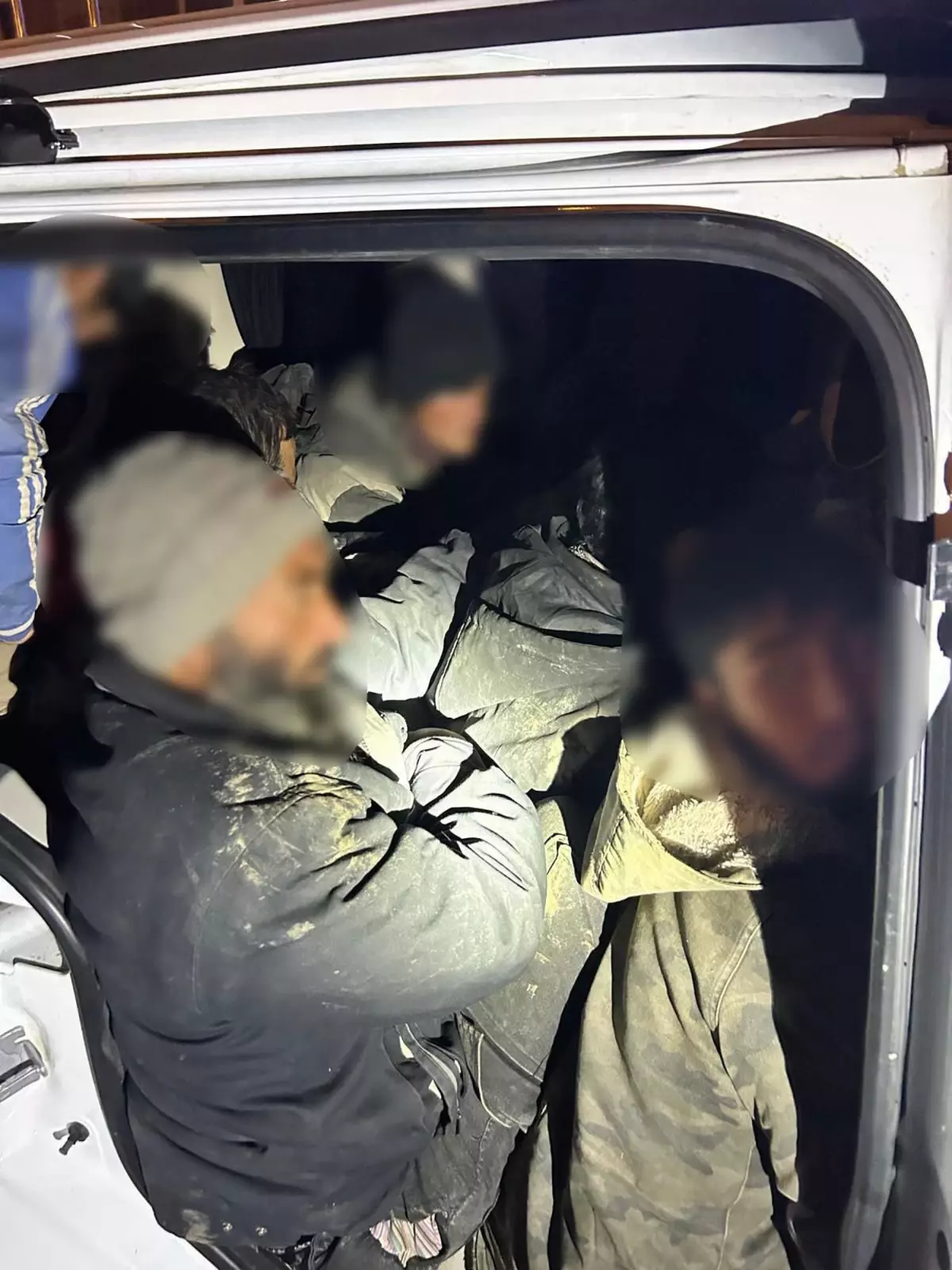 Iğdır'da 12 Afgan Kaçak Göçmen Yakalandı