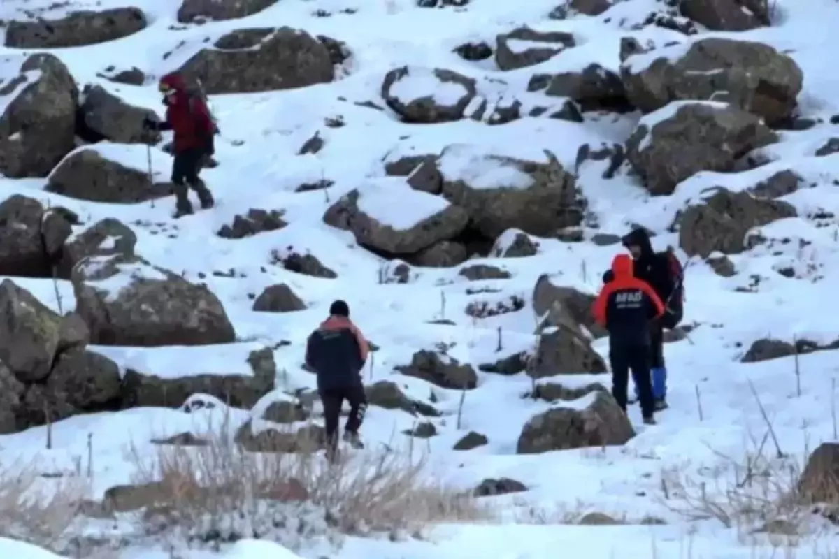 Hasan Dağı'na tırmanan 2 üniversite öğrencisi mahsur kaldı