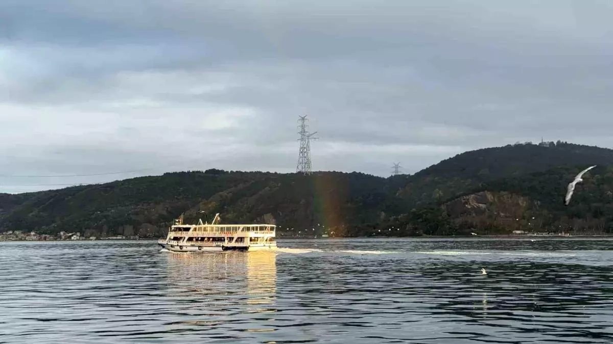 İstanbul Boğazı'nda gökkuşağı şöleni