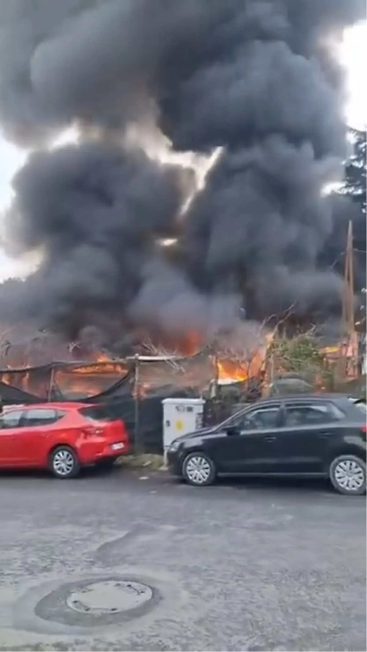 Sarıyer'de iş yerinde yangın