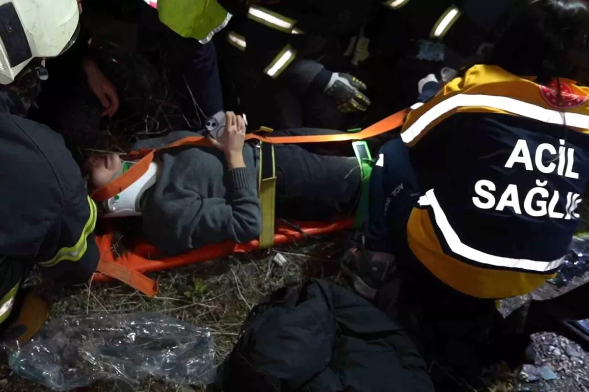 Takla atan otomobil hurdaya döndü: Aynı aileden 3 kişi yaralandı