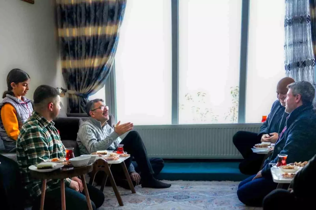 Vali Ali Çelik'ten Şehit Er Halit Tatlı'nın ailesine ziyaret