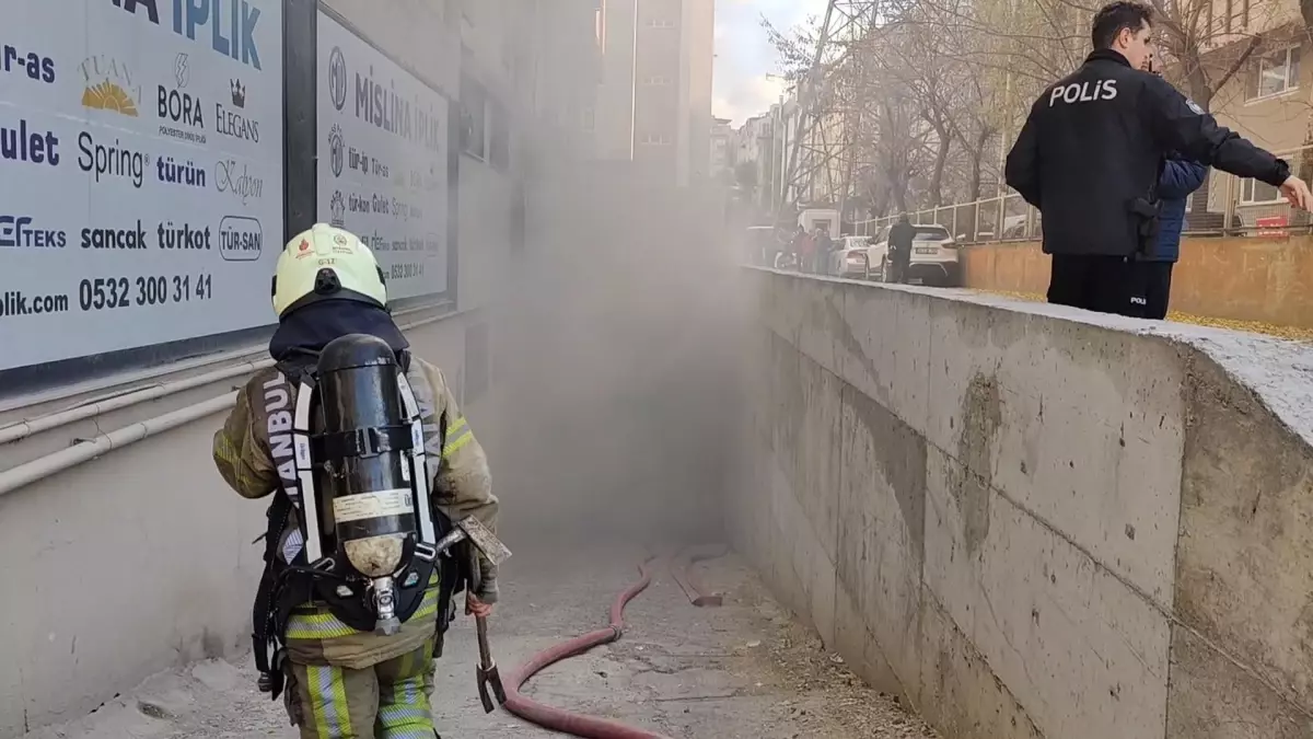 Bağcılar'da 4 katlı iş hanında çıkan yangın söndürüldü