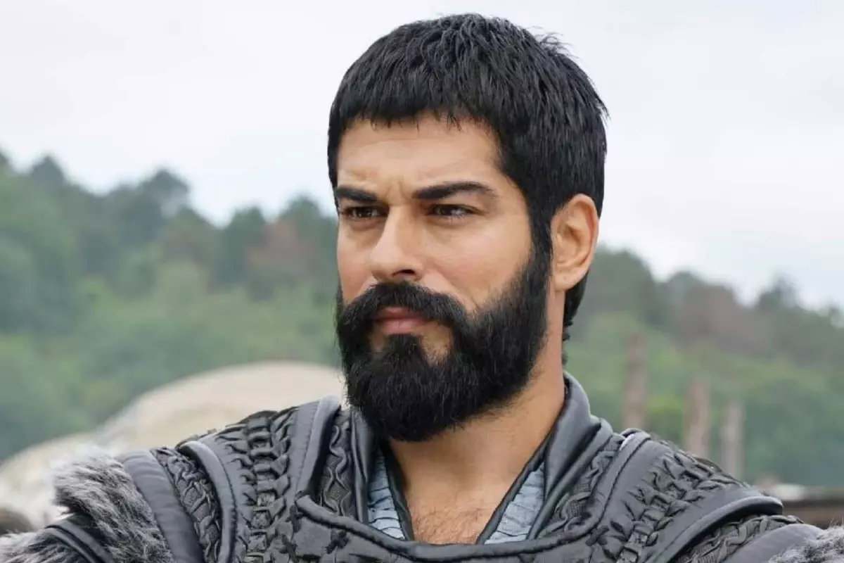Burak Özçivit'ten rekor anlaşma! Kazandığı para dudak uçuklattı