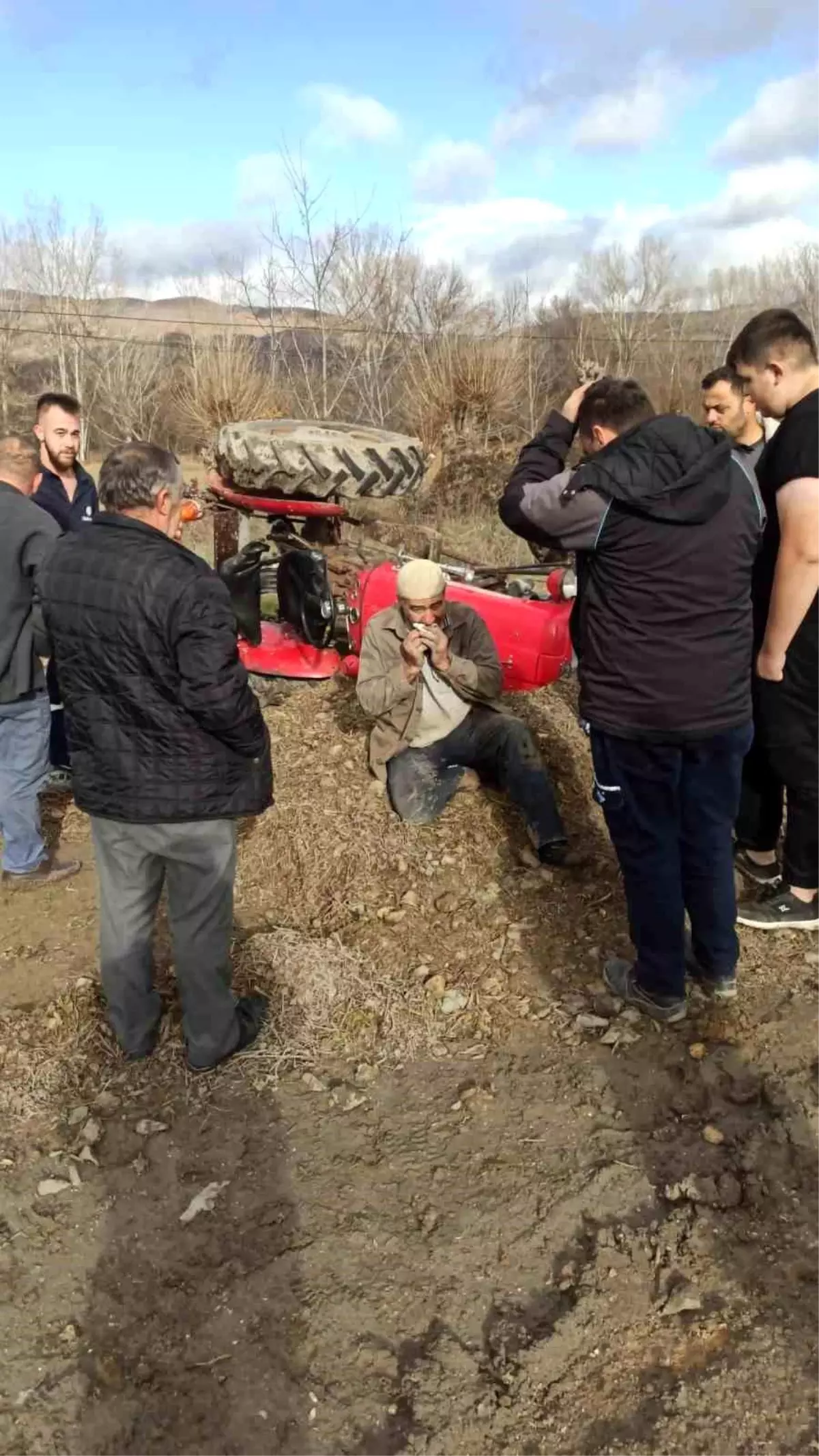 Cenaze aracı ile traktör çarpıştı: 4 yaralı