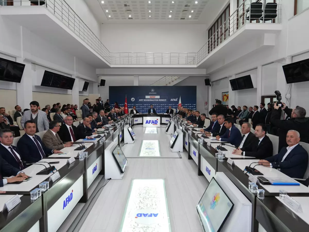 CHP'li Topal: 2 dakikada yok olan yüz yıllık kenti 2 yılda inşa etmek çok zordu, takdir ediyorum