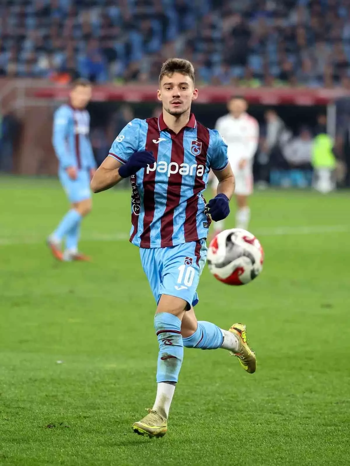 Ernest Muçi seriye devam etti