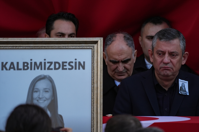 Genç, yaşlı herkes oradaydı! Başkan Gülşah Durbay'a gözyaşları içinde son veda 10 genci yaslisi herkes oradaydi baskan gulsah 19359137 8687 m