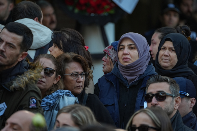 Genç, yaşlı herkes oradaydı! Başkan Gülşah Durbay'a gözyaşları içinde son veda 7 genci yaslisi herkes oradaydi baskan gulsah 19359137 9585 m