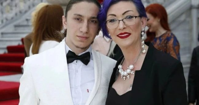 Güllü'nün oğlu Tuğberk Yağız kimdir? Tuğberk Yağız kaç yaşında, ne iş yapıyor? Güllü'nün oğlu Tuğberk Yağız kimdir? Tuğberk Yağız kaç yaşında, ne iş yapıyor?