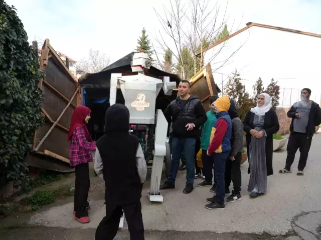 hurda malzemelerden robot yapti goren telefon 5 19358160 o